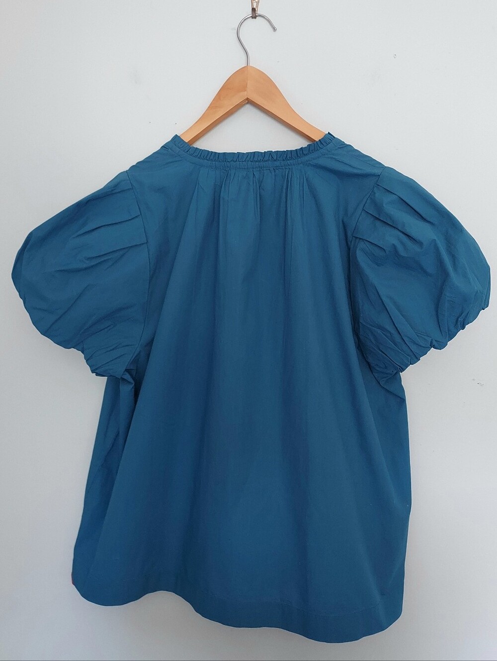 Love the Label Lia Blue Sapphire Short Puff Sleeve Blouse Size Large NEW NWT - Picture 10 of 12